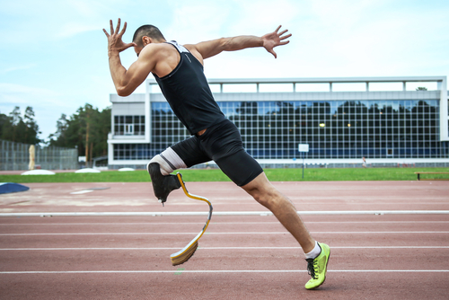 runner with prosthetic leg